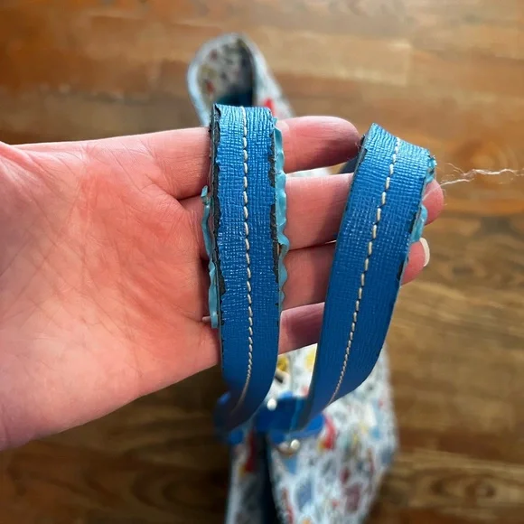 Dooney & Bourke Alice in Wonderland Tote Bag White Cream - Picture 8 of 8